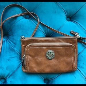 RELIC SM BROWN LEATHER CROSS BODY BAG